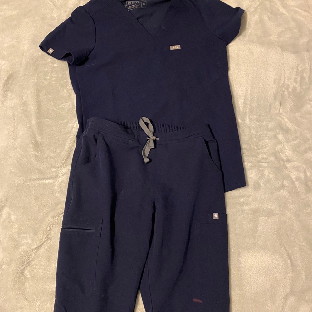 Figs women’s navy scrub set